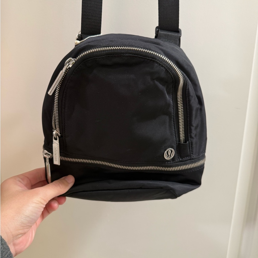 lululemon black convertible shoulder bag/backpack bag